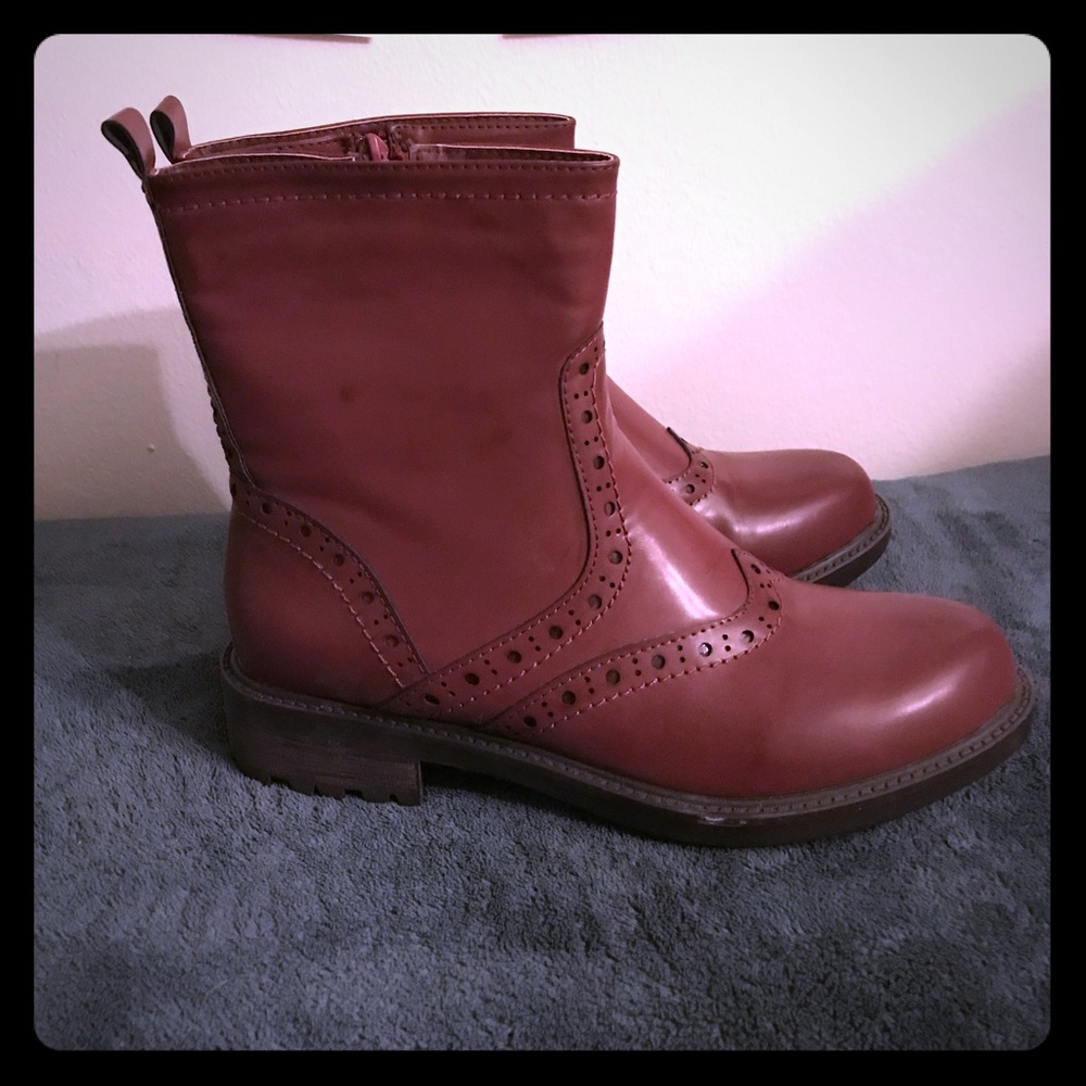 NIB Maroon combat, wingtip boots/booties.